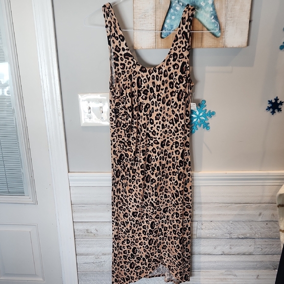 Harlow & Rose Dresses & Skirts - NWT Harlow & Rose Women's Sz S Animal Print Midi Dress w/Ruching